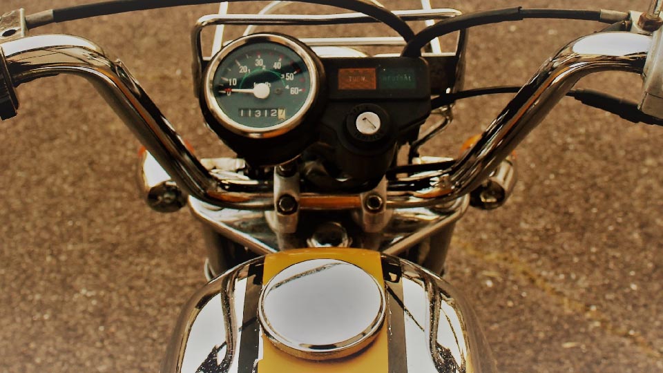 guidon et compteur d'une mini bike